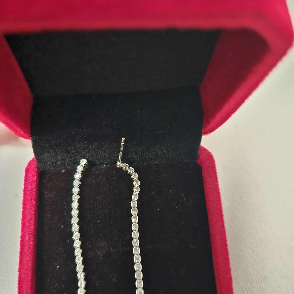 18k White Gold Diamond Drop Earring - Picture 3 of 4